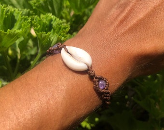 Shell bracelet with amethyst, macrame friendship bracelet, summer beach bracelet, cowrie shell jewelry, boho chic dainty bracelet, wristband
