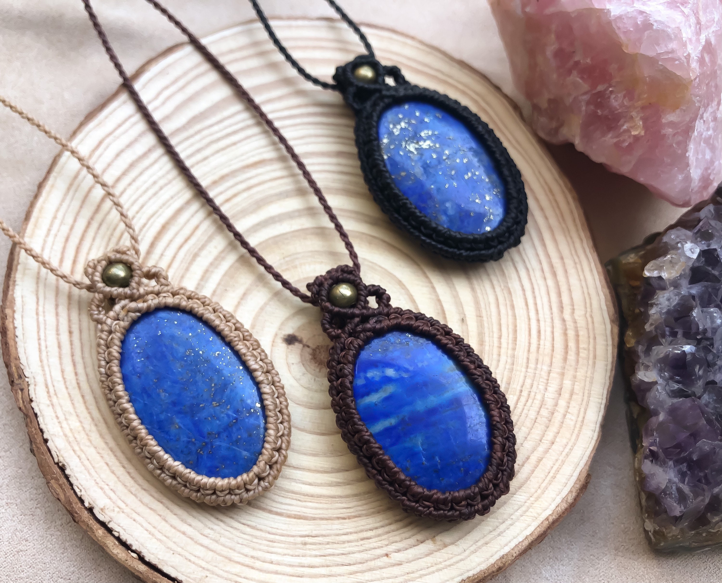 ラピスラズリのマクラメペンダント、女性のための日常使いのネックレス