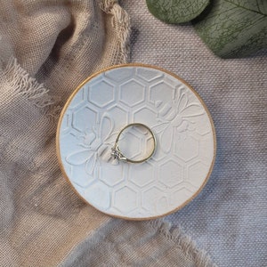 Gold Edge Bee Trinket Dish, Bumble Bee, Honey Bee, Honeycomb, Pinch Bowl, Jewellery Dish, Jewelry Plate, Ring Holder, Easter Gift, Mum