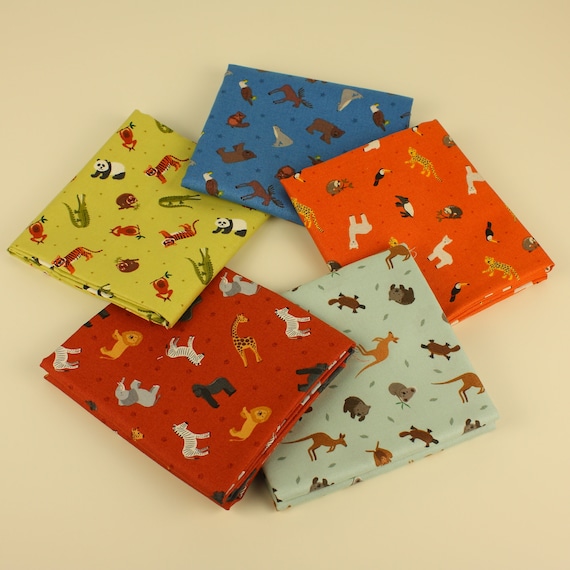 Lewis /& Irene 100/% Cotton Fabric Fat Quarter//Metre Small Things World Animals