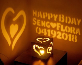 Cadeau d’anniversaire pour elle lui romantique bougie lumière lettres noms projetés sur le mur personnalisé lanterne magique boîte Romance cadeau couple amour
