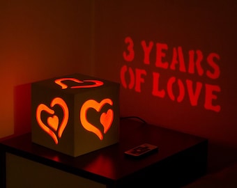 Gravierte bunte LED Lampe benutzerdefinierte Namen Einzigartiges Geschenk Freund Freundin Jahrestag Erste Symbol projiziert Fernbeziehung