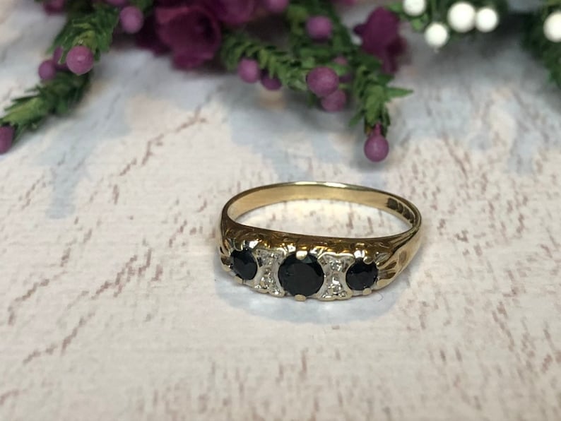 Vintage Sapphire Trilogy Ring with Four Sparkly Diamonds.