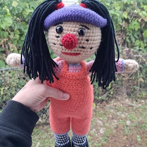 Schema per realizzare un pupazzo da clown all'uncinetto, amigurumi da 40 cm, peluche nostalgico degli anni '90 (download in PDF)