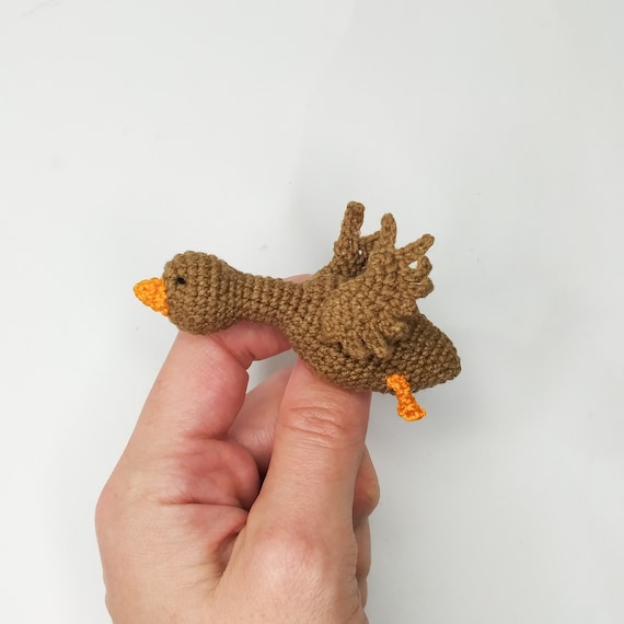 アヒルブローチ編みぐるみハンドメイド アクセサリー
