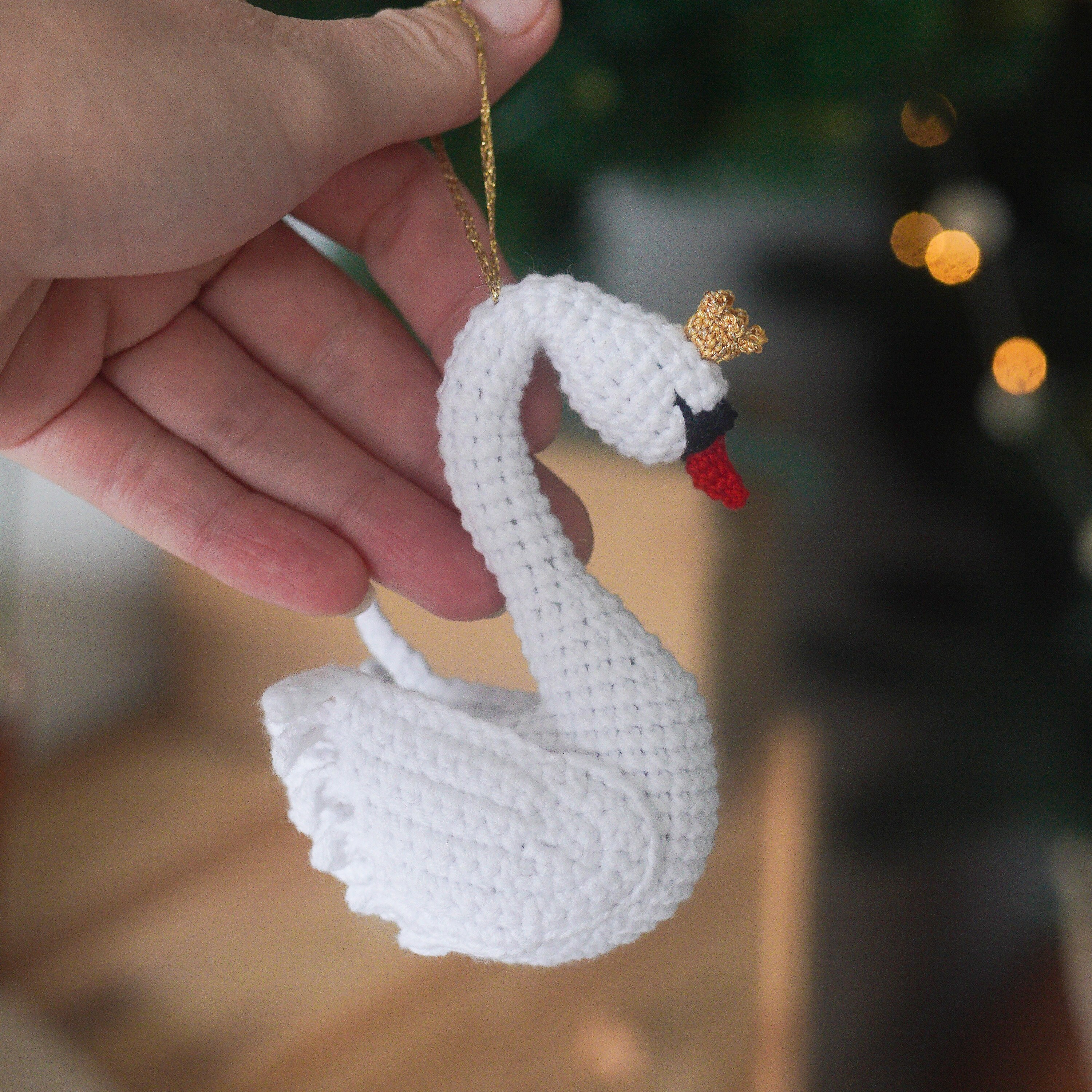 英語で編む白鳥の編み図 クリスマスオーナメント 編みぐるみの編み図