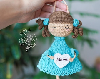 WZÓR na szydełkową zabawkę lalkę w języku angielskim, Lalka szydełkowa amigurumi na ścianę, Wzór na wypchaną lalkę