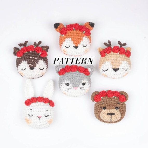 あみぐるみ くま うさぎ くまブローチ 3体セット 赤鼻の青色くまちゃんブローチ 編みぐるみハンドメイド の通販 by