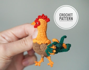 Hahn Häkelanleitung Häkelbrosche englisches Muster Amigurumi Vogel Brosche