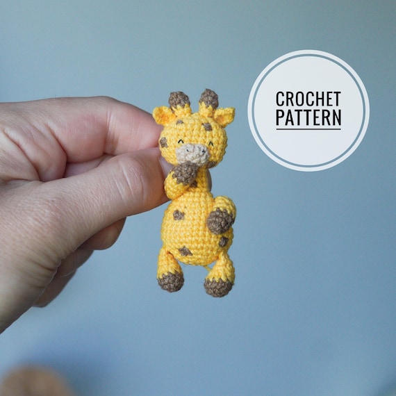 Giraffe brooch crochet pattern in English Amigurumi brooch tutorial