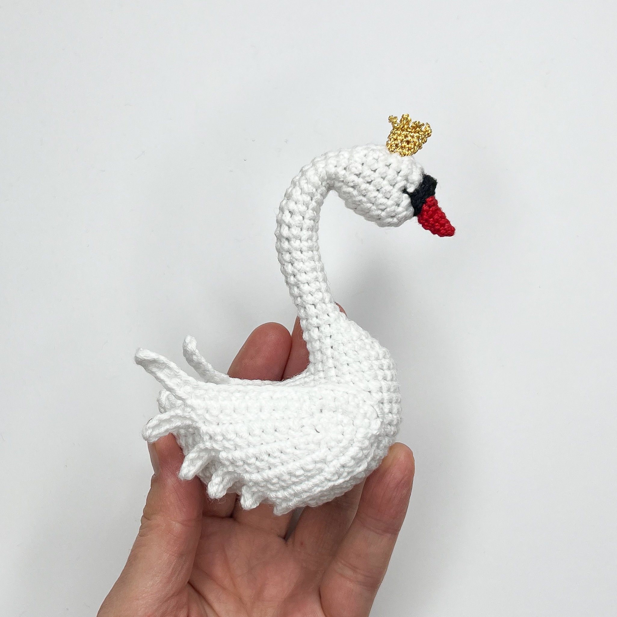 英語で編む白鳥の編み図 クリスマスオーナメント 編みぐるみの編み図