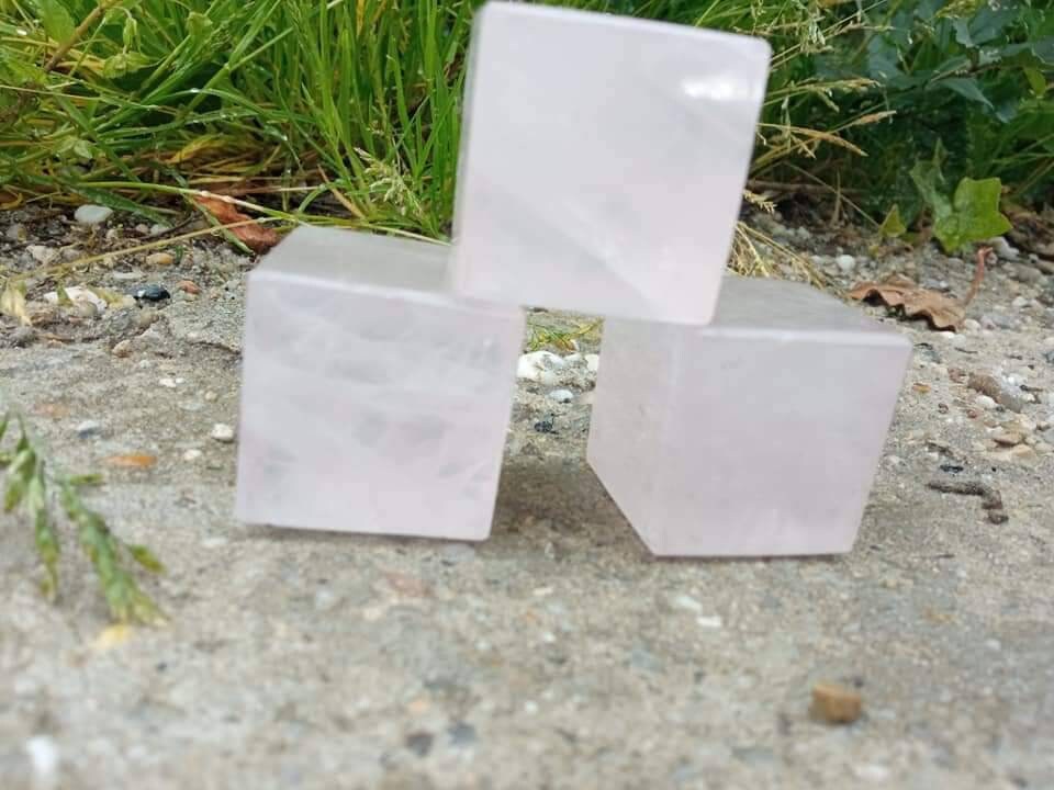 Vente A L'unité Petit Cube en Quartz Rose