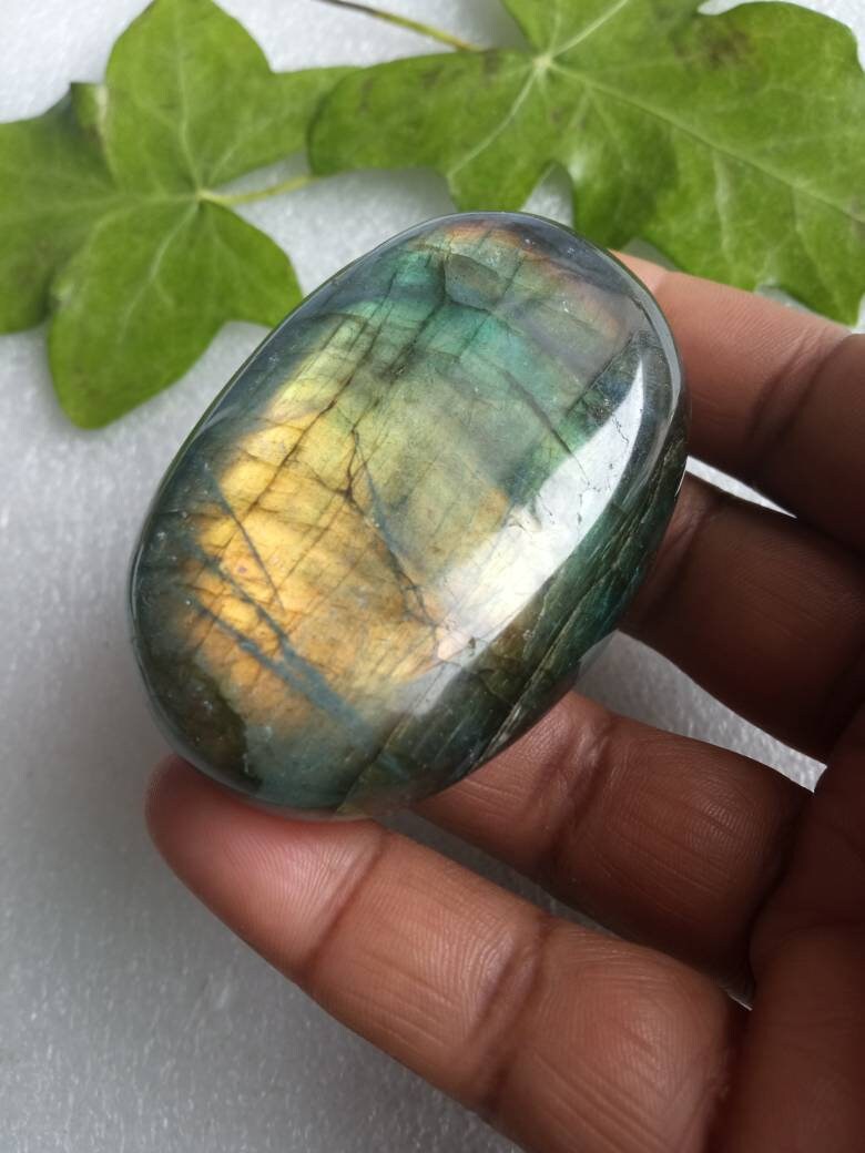 Galet Labradorite de Madagascar 96Gr