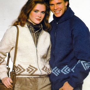 Puede incluir: Un patrón de tejido de punto vintage para un suéter crema y marrón con cremallera y un suéter azul con un patrón geométrico. El patrón se titula "Io" y "PDF Pattern".