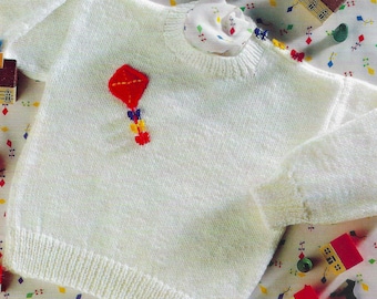 Modèle de tricot de pull cerf-volant | Tailles tout-petits et enfants | Fermeture à l'épaule | ras du cou | Appliqué brodé | millésime 1993 | Téléchargement PDF