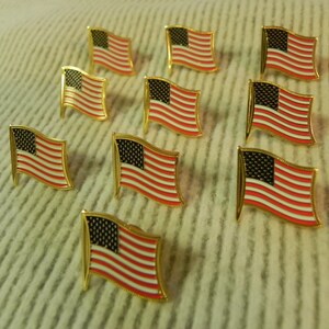 American USA Flag Lapel Pin pins Lot of  10 , GOLD FRINGE Stamped Detail, New Best Quality hat tie tack tac Fundraiser Premiums Prizes