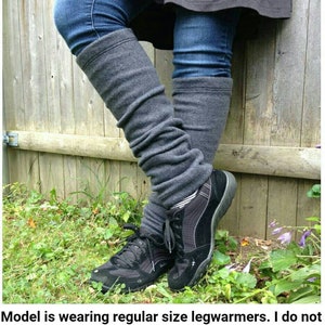 PLUS SIZE Fleece Stulpen - Extrabreite Erwachsene Unisex Beinwärmer - Anthrazit Grau - Graues Dehnbares Fleece - Echte Plus Größe - Breite Wade
