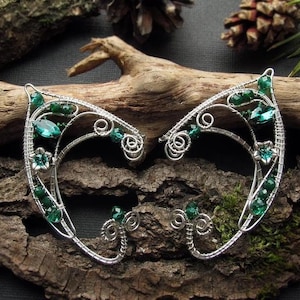 Elfen Ohren Smaragd Ohrmanschette Elfen Ohrmanschette Silber Ohrmanschette Grün Ohrmanschette Elfen Ohren Elfen Ohrringe nicht Piercing Draht gewickelt Ohrmanschette Feenohren