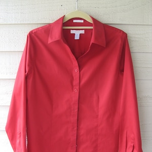 CHICO&#39;S no-iron cotton long-sleeve button-front red shirt, tailored / fitted style, size 1 (equal to an 8 but runs large so more like a 12)