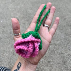 Pink Rose Keychain l Flower Keychain l Floral Keychain l Rose Bag Charm l Girly Keychain l Crochet Keychain l Flower Bag Charm l Rose Charm