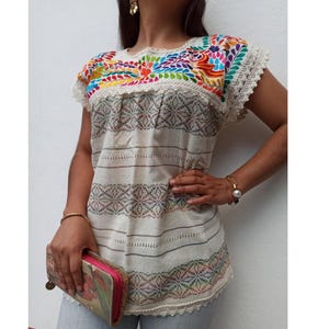 Handgjord Oaxacan broderad blus: Blommig mexikansk topp
