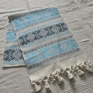 Chemin de table fait main avec motifs en fil de soie. Tapis de course brodé. Style mexicain. Chemin de lit tissé à la main. Accessoires de décoration pour la maison. 6,5 pieds Longueur