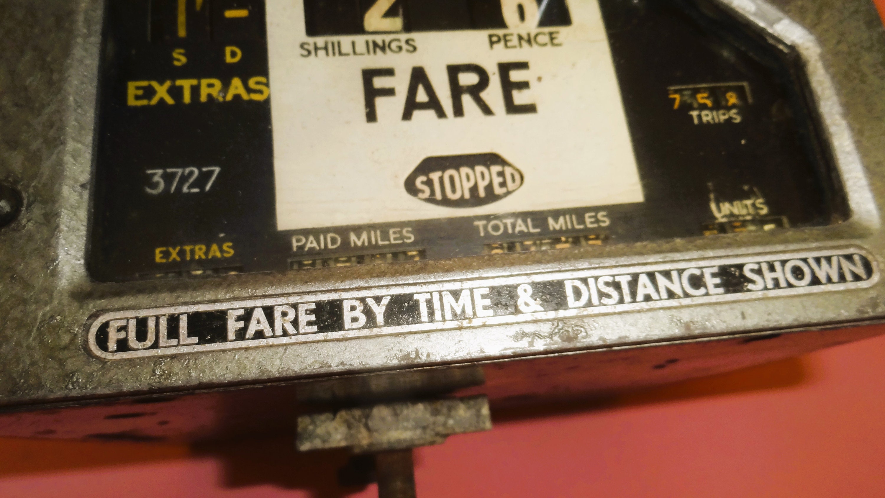 オリジナル 1960 年代のタクシーメーター、ベルパンチ料金表、ロンドン