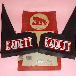 Vtg KADETT TIGER AUTO Schmutzfänger 1970er Jahre, 2 alte Stock Car Schlamm Reifenschützer, Sammler Seite Rad Flaps, Autozubehör Reifenabdeckklappen