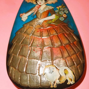 Vtg GEORGE W. HORNER Tin Litho Pubblicità Dolci Toffee Box con Lady Durham in rilievo Inghilterra anni &#39;30, Scatola inglese Tin Litho Toffee Box anni &#39;30