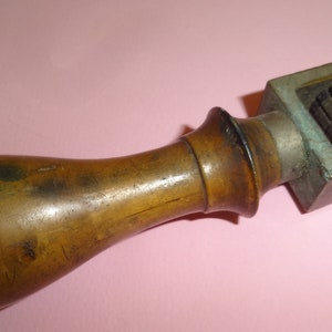 Vtg BRUXELLES TIMBRO DI GOMMA Sigillo Ufficio Cancelleria Forniture artigianali 1970, Vecchio sigillo rettangolare in legno, Scrivania Ufficio Timbro di gomma anni '70