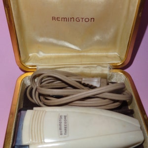 Vtg REMINGTON THREESOME Mod. W Electric Shaver in Original Case Connecticut USA, Automatic Mans Shaving Tools, Barbers Store Electric Razor