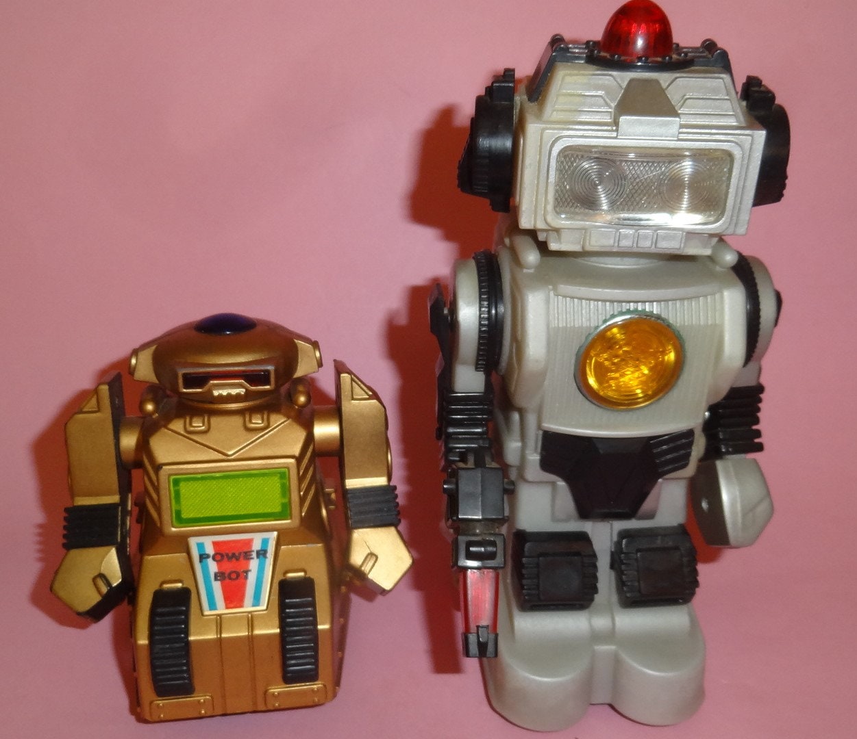 ANCIEN ROBOT JOUET a piles de 40cm fonctionne,EN MAIN PROPRE EUR 10,00