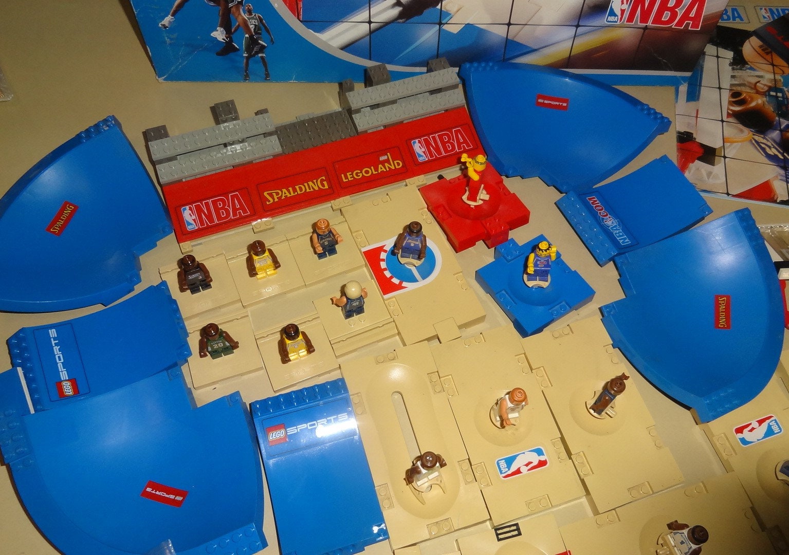 The Ultimate NBA Arena - LEGO set #3433-1 (Building Sets > Sports >  Basketball)