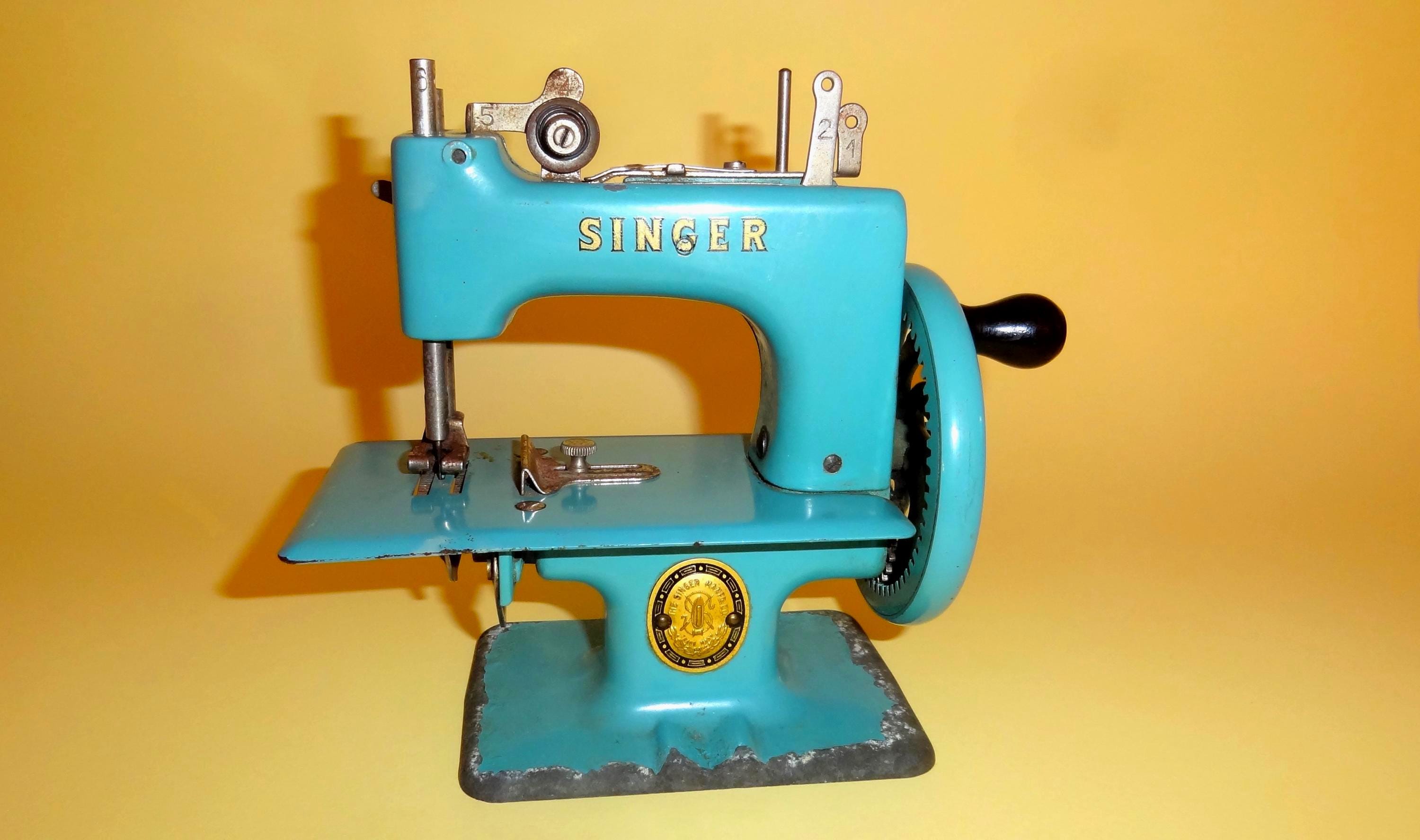 2 Machines À Enrouler À La Main En Bois Pour Tricoter Et Crocheter Sont 2 Machines À Enrouler À La Main En Bois Pour Tricoter Et Crocheter Sont