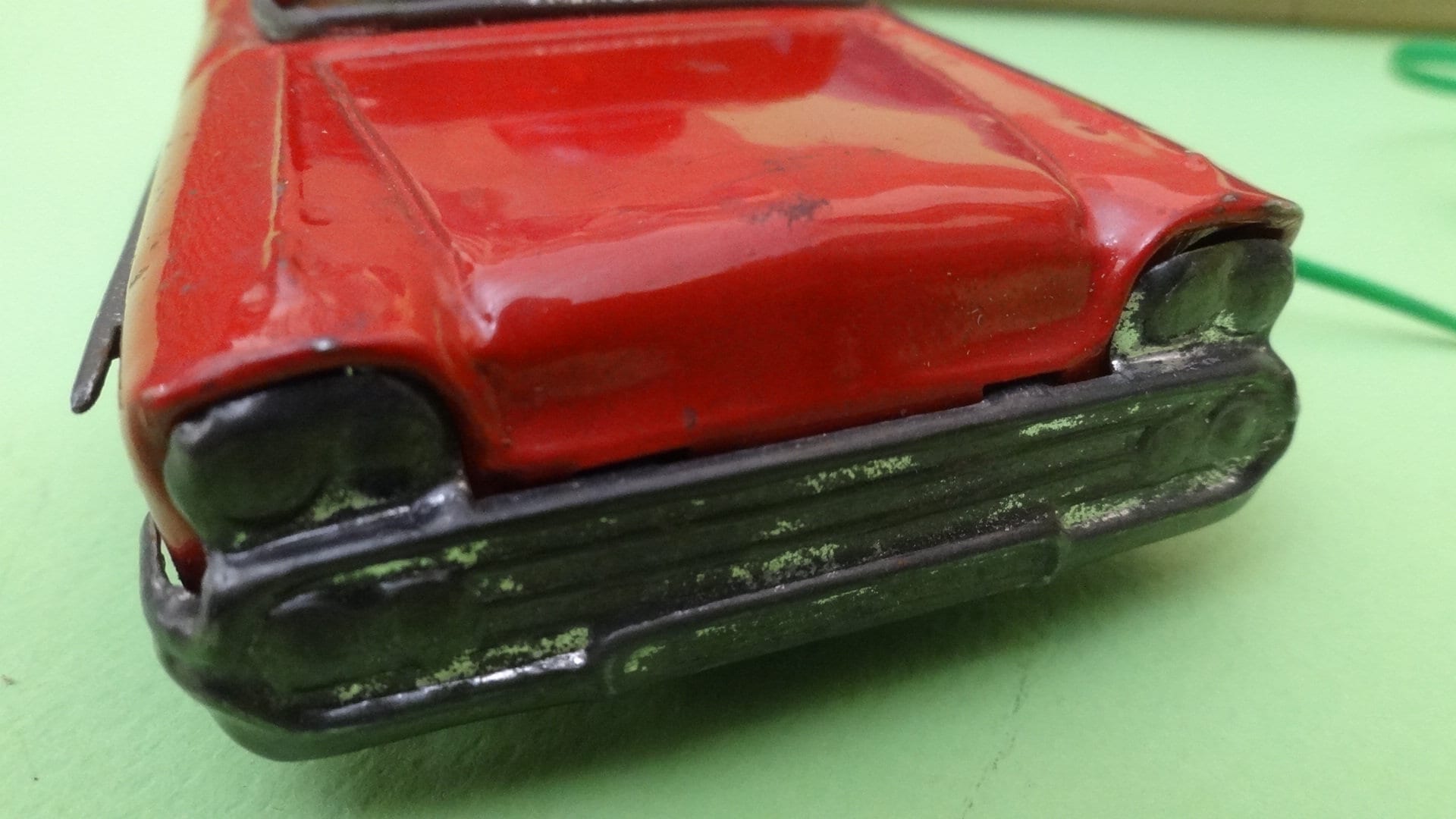 1970 年代の日本製ブリキ製ポリスパトロールおもちゃの車、赤い金属製