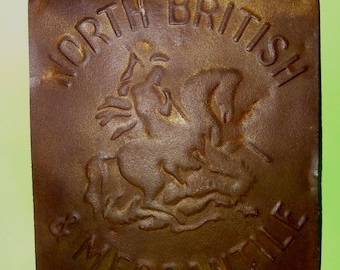 Letrero de hojalata de seguros NORTH BRITISH & MERCANTILE, década de 1940, Inglaterra, Londres. ¡Placa mural original de la oficina de seguros!