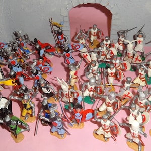 Vtg TIMPO MIDDLE AGES Big Lot x 60 pcs Figures 1970&#39;s, Greece 60 Timpo Army Figures, Timpo Knights Spears Swords Figures