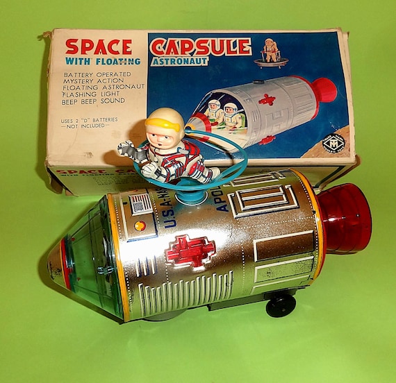 SPACE CAPSULE SPACECRAFT W/ Floating Astronaut Boxed Modern Toys