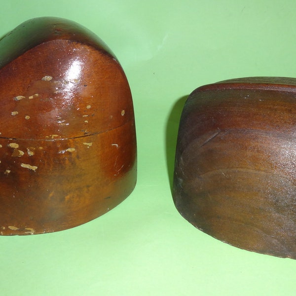 VTG 2 moules en bois pour chapeaux, moules des années 1930, 2 blocs de moule originaux pour seau à tarte au porc, chapeaux melons en usine, blocs de moule pour capuchon de cloche fait main grec