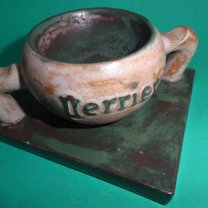 Poterie publicitaire Perrier, Cendrier à eau pétillante Perrier, Coupe de poterie Perrier, Céramique Perrier des années 1990, Artisanat Perrier, Décor Perrier