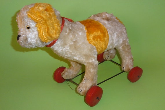 ヴィンテージのブリキ製ぬいぐるみ犬、車輪付き、1960年代、ギリシャ