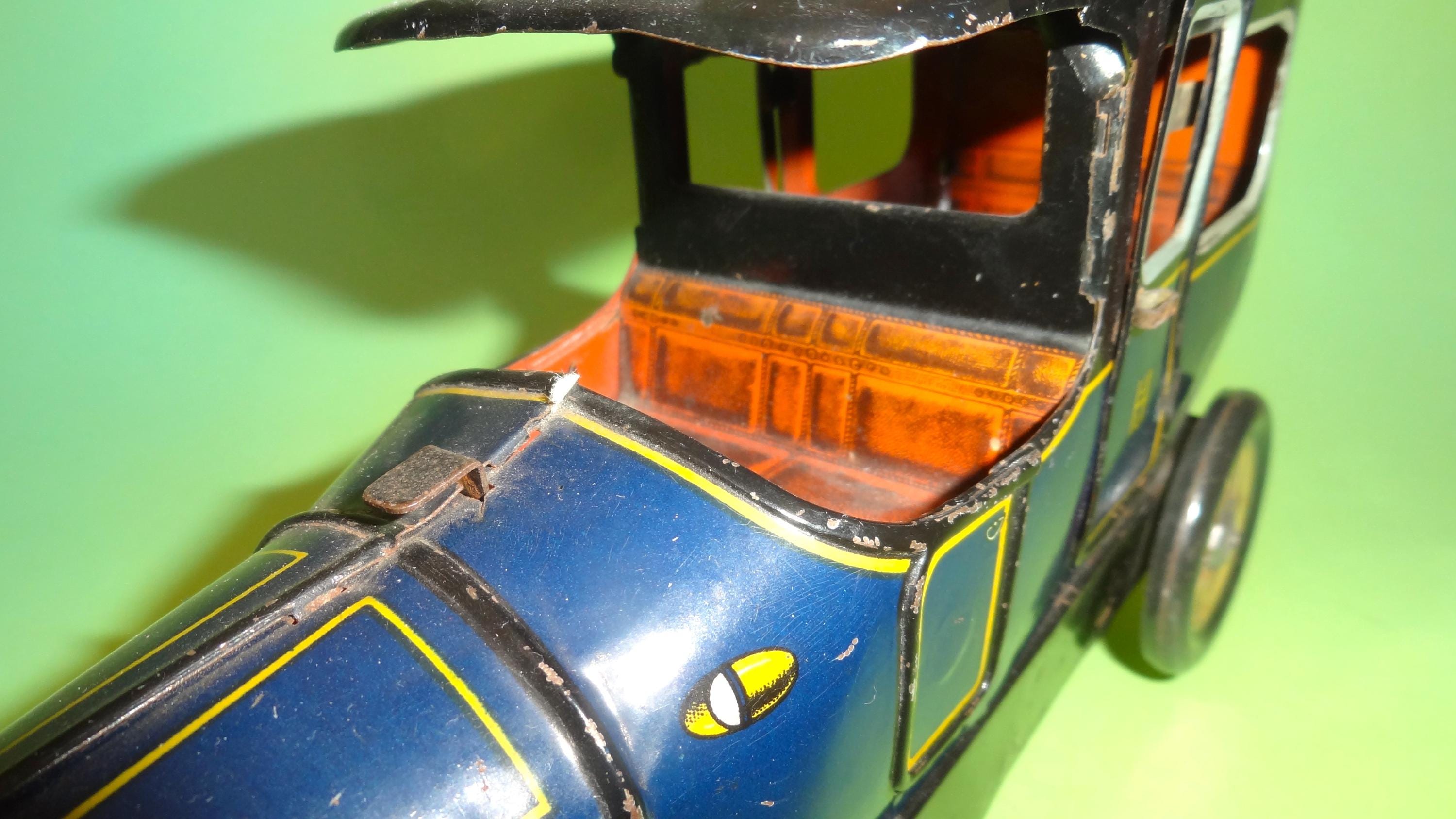 MATTHIAS HESS Antique Tin Clockwork Limousine Car Germany 1930's