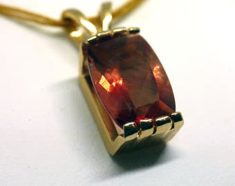 14 carat gold necklace with Oregon Sunstone pendant