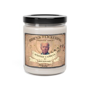 Joe Biden's Flikkerende cognitieve vermogen 9 OZ Sojawas Blend geurkaars, grappige kaars, humoristische lontkaars, cadeau-idee, bestseller afbeelding 1