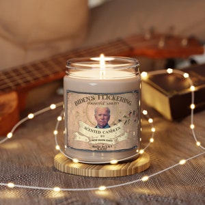 Joe Biden's Flikkerende cognitieve vermogen 9 OZ Sojawas Blend geurkaars, grappige kaars, humoristische lontkaars, cadeau-idee, bestseller afbeelding 3