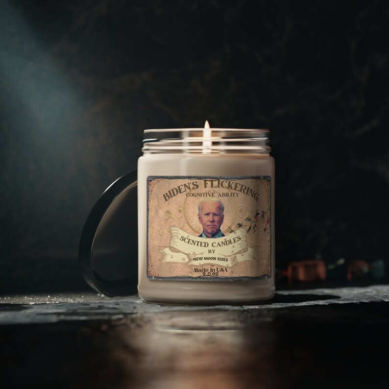 Joe Biden's Flikkerende cognitieve vermogen 9 OZ Sojawas Blend geurkaars, grappige kaars, humoristische lontkaars, cadeau-idee, bestseller afbeelding 5