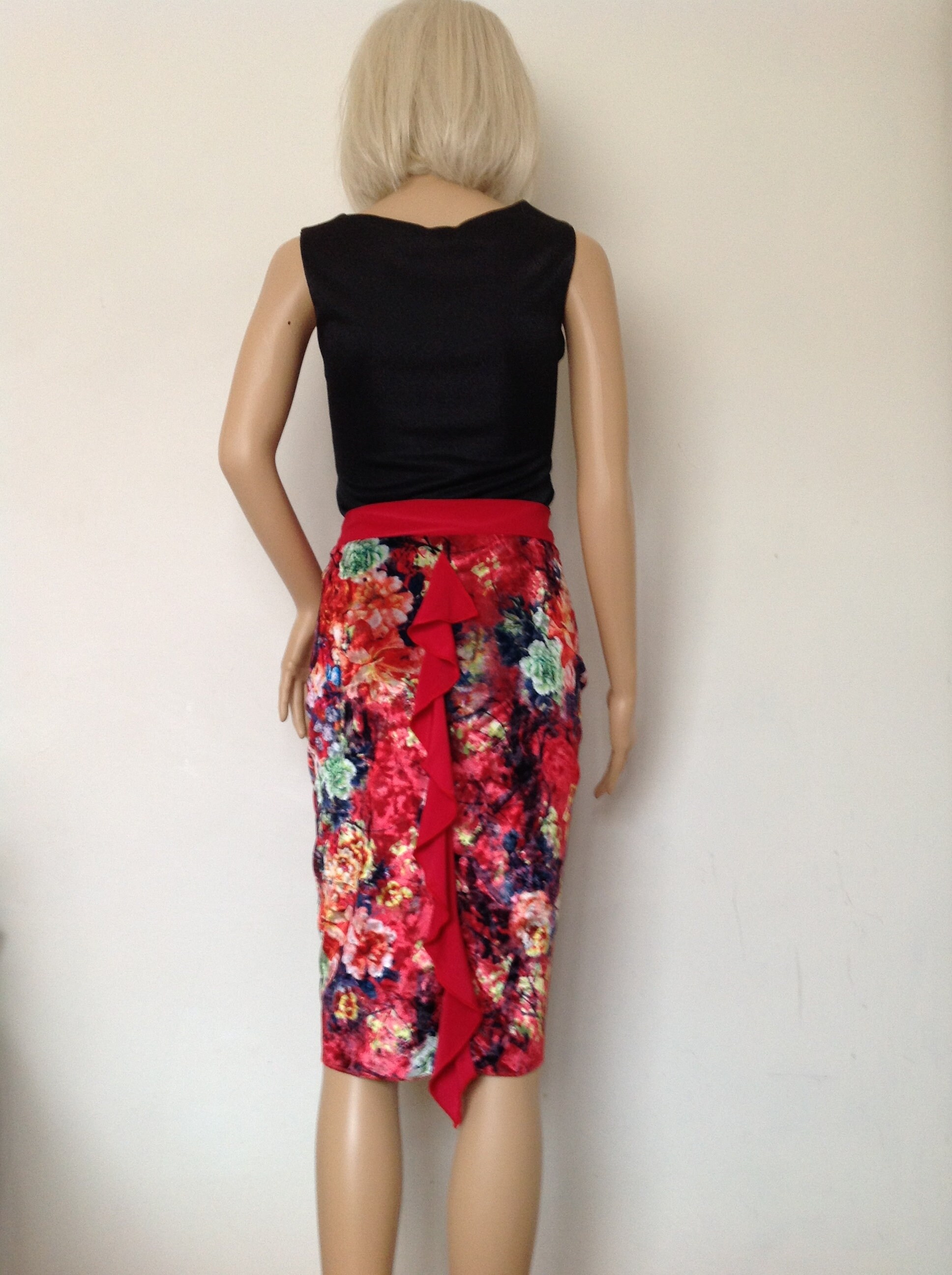 Image of Argentine Tango Pencil Skirt in Medium To Large Size