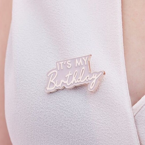 Rose Gold Birthday Badge, Blush Pin, 'Its my birthday' Enamel Badge, Birthday Party Photo Props, Birthday Party Props, Birthday Pins