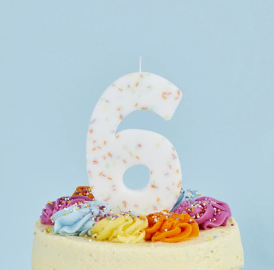 Bougies d'anniversaire de 6 ans numéro 6, couleurs arc-en-ciel de bougies  d'anniversaire, adaptées aux fêtes d'anniversaire : : Cuisine et  Maison