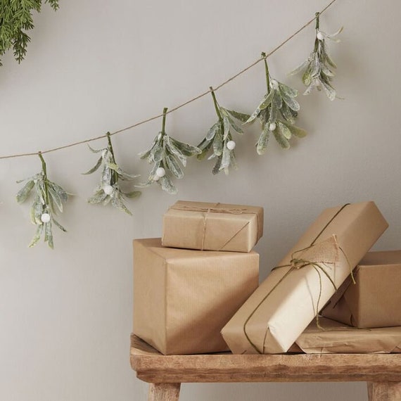 Mistletoe garland deals
